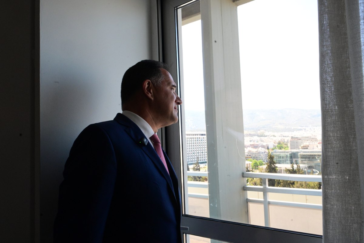 ΕΣΥ:-Στα-ύψη-η-πολιτική-αντιπαράθεση-–-Πολίτες-μιλούν-για-την-κατάσταση-στα-δημόσια-νοσοκομεία
