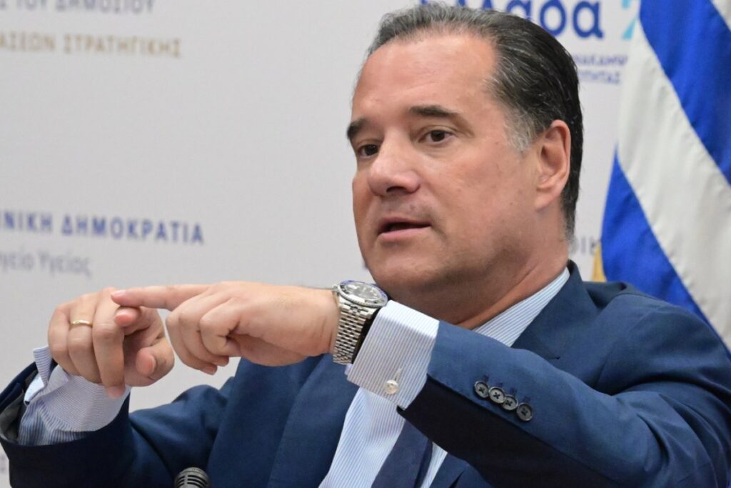 Ιδιώτες-γιατροί-στα-νοσοκομεία:-Το-ΕΣΥ-ανάμεσα-σε-«μπαλώματα»-και-μπίζνες