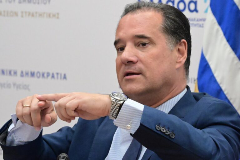 Ιδιώτες-γιατροί-στα-νοσοκομεία:-Το-ΕΣΥ-ανάμεσα-σε-«μπαλώματα»-και-μπίζνες