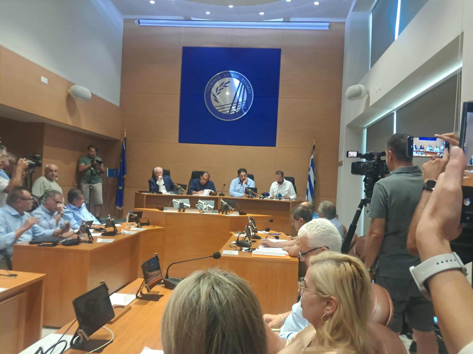 Σε-εξέλιξη-η-σύσκεψη-στην-Περιφέρεια-Δυτικής-Ελλάδας-για-τις-πυρκαγιές-που-έπληξαν-την-περιοχή