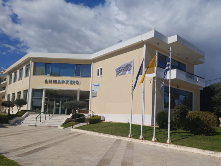 Συνάντηση-εργασίας-του-Υφυπουργού-Υγείας-Μάριου-Θεμιστοκλέους-με-τη-Δήμαρχο-Ραφήνας-–-Πικερμίου-Δήμητρας-Τσεβά